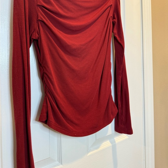 Cider Red Cowl Neck Off Shoulder Ribbed Top Size M - Picture 3 of 7